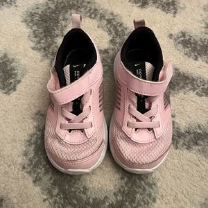 Toddler girl size 7 Nike sneakers
